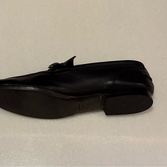 Gucci Black Leather Loafers with Red and Green Accents - Picture 4 of 5
